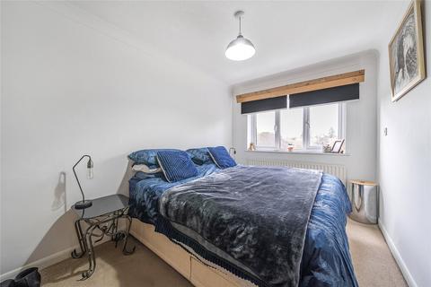 1 Countisbury Gardens, Addlestone, KT15 1RS