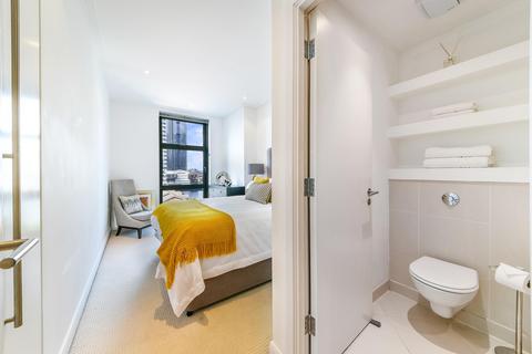 2 bedroom flat to rent, Discovery Dock Apartments West, South Quay Square, London, E14