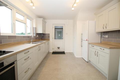 4 bedroom house to rent, Mynthurst, Leigh, Reigate, Surrey. RH2 8QD