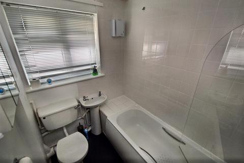 1 bedroom flat to rent, Latimer Road, Eastbourne