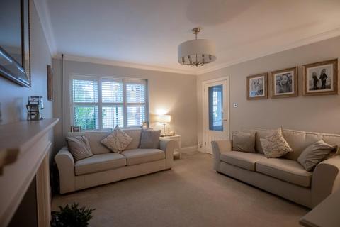 4 bedroom end of terrace house for sale, Fiddlers Close, Kent DA9