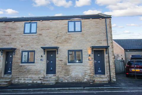 2 bedroom townhouse to rent, Stott Terrace, Bradford BD2