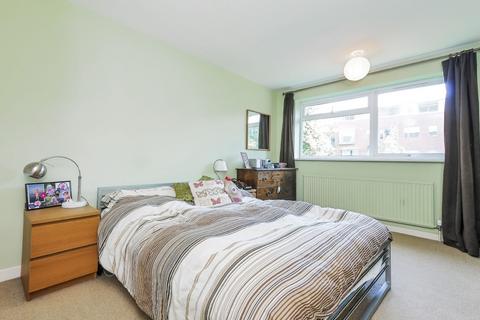 2 bedroom flat to rent, Putney Hill Putney SW15