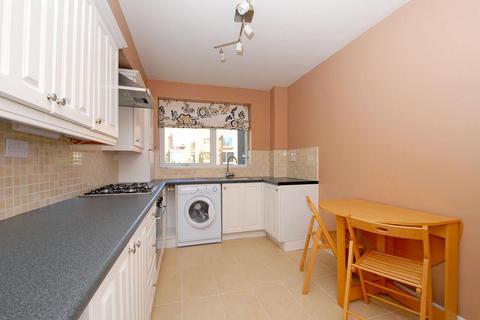 2 bedroom flat to rent, Putney Hill Putney SW15