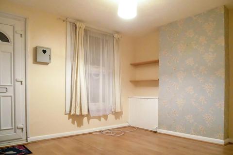 2 bedroom house to rent, Mount Road, Rochester , Kent