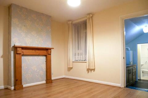 2 bedroom house to rent, Mount Road, Rochester , Kent