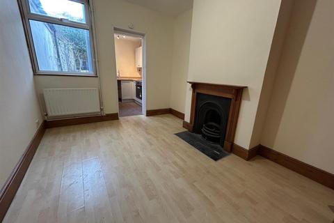 2 bedroom terraced house to rent, St Edmunds Church Street, Wiltshire SP1