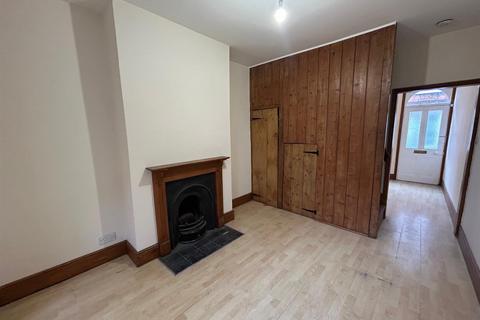 2 bedroom terraced house to rent, St Edmunds Church Street, Wiltshire SP1