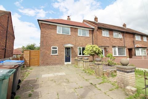 2 bedroom semi-detached house to rent, Woodward Road, Manchester M25