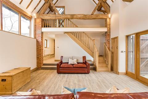 5 bedroom barn conversion to rent, Dorsington, Stratford-Upon-Avon