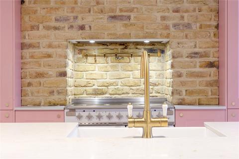 12 Cadogan Terrace, London, E9 5EG