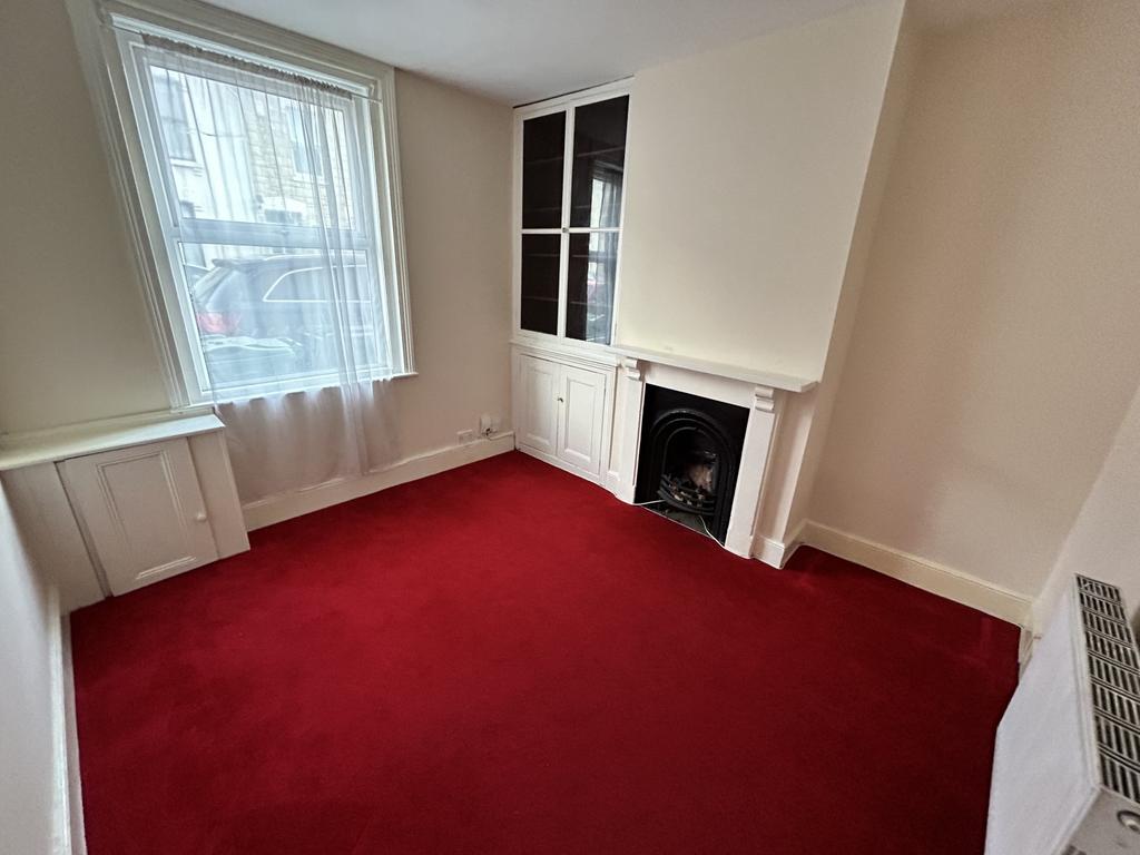 Sailsbury front room