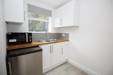 Studio to rent, Epping Walk, Crawley