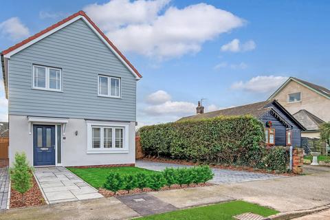 3 bedroom detached house for sale, Saltmarsh Place, Thurstable Road, CM9