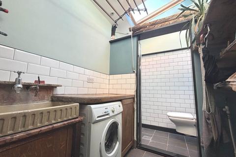 2 Berwick Lane, Steeple Langford, Salisbury, SP3 4NB