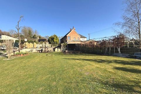 2 Berwick Lane, Steeple Langford, Salisbury, SP3 4NB