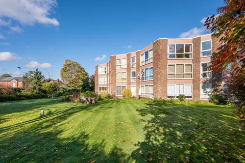 2 bedroom apartment to rent, Parkside Court, WEYBRIDGE, KT13