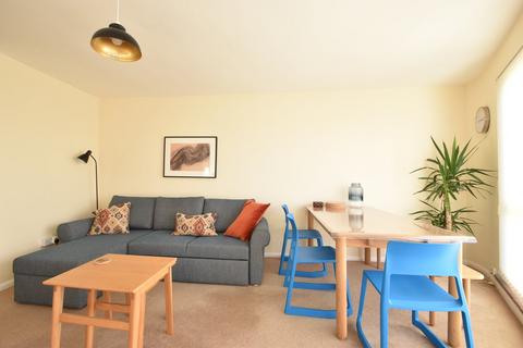 2 bedroom apartment to rent, Parkside Court, WEYBRIDGE, KT13