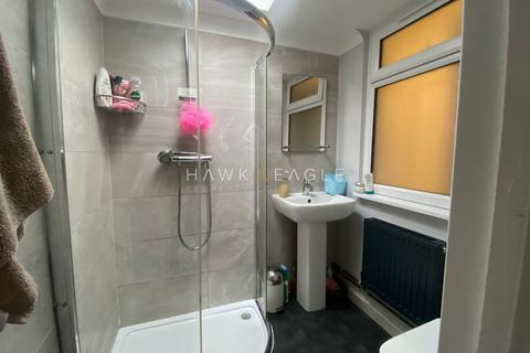 1 bedroom in a house share to rent, Ashley Avenue, Ilford, Essex. IG6