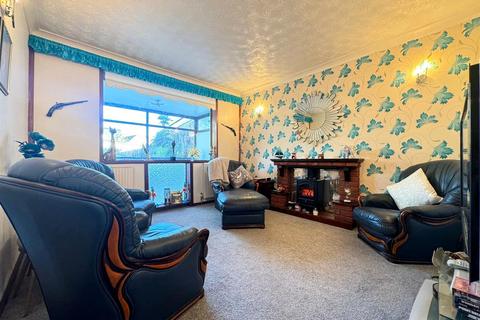 4 bedroom end of terrace house for sale, Chadacre Avenue, Ilford