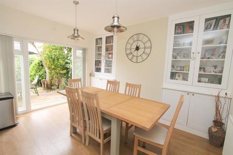 5 Highview Avenue, Wallington, SM6 8PQ