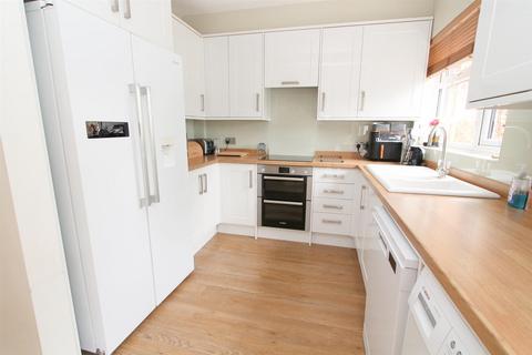 5 Highview Avenue, Wallington, SM6 8PQ