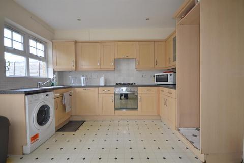 Rosebates Drive, Kingsbury , London, NW9 9QJ