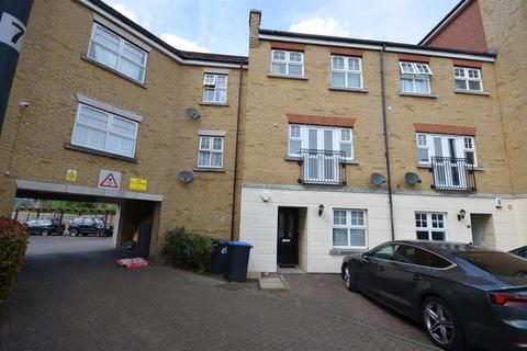 5 bedroom townhouse to rent, Rosebates Drive, Kingsbury , London, NW9 9QJ