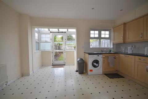 5 bedroom townhouse to rent, Rosebates Drive, Kingsbury , London, NW9 9QJ