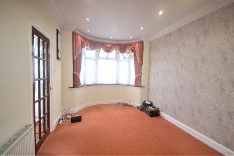 4 bedroom terraced house to rent, Ilford, IG2