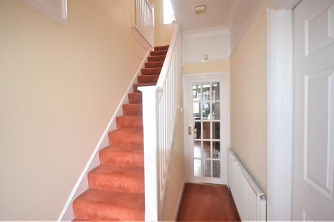 4 bedroom terraced house to rent, Ilford, IG2