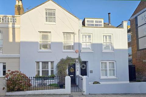 4 bedroom terraced house for sale, Station Street, Lymington SO41