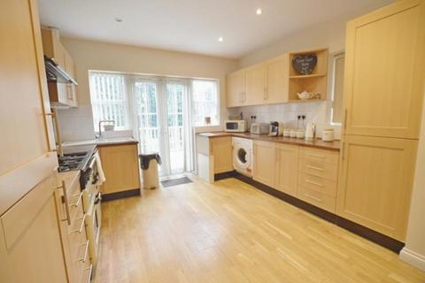 2 bedroom detached house to rent, Greenland Road, Selly Park, B29