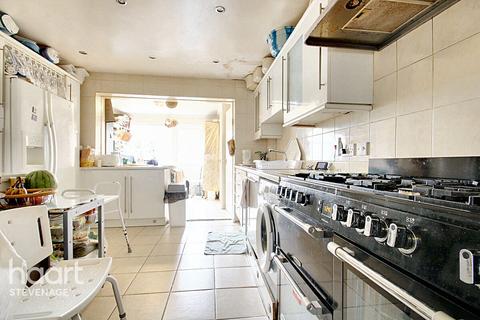 3 bedroom end of terrace house for sale, Briardale, Stevenage