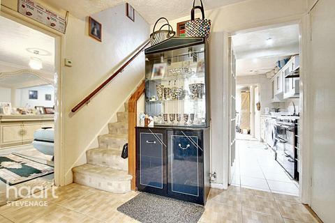 58 Briardale, Stevenage, SG1 1TR