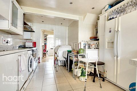 58 Briardale, Stevenage, SG1 1TR