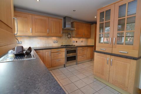 4 bedroom terraced house to rent, Halfway Street, Kent DA15