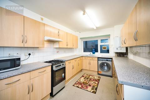 3 bedroom maisonette to rent, Robinia Close, Redbridge, Hainault, Ilford, Essex, IG6