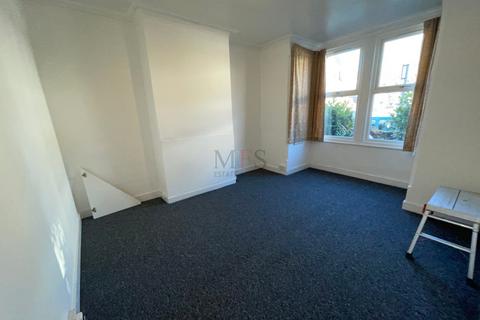 3 bedroom house to rent, Windsor Road, Southall, UB2