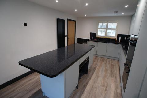 5 bedroom townhouse for sale, Swan Close, Swindon SN3