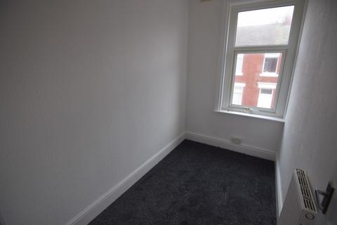 3 bedroom terraced house to rent, Crossland Road, Blackpool