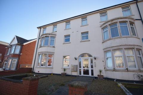 2 bedroom apartment to rent, Northumberland Avenue, Blackpool