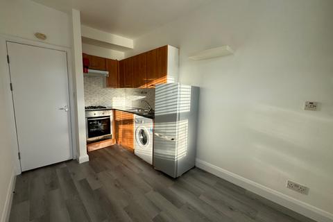 1 bedroom apartment to rent, West Green Road, London N15