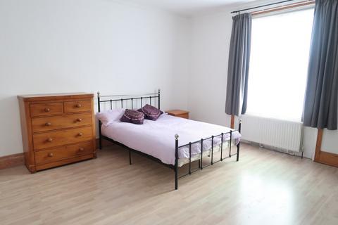 2 bedroom apartment to rent, Camden Road, London N7