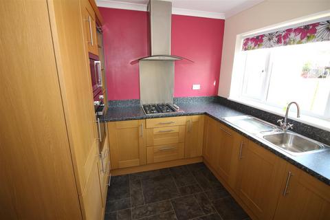 3 bedroom terraced house to rent, Rashleigh Avenue, Saltash