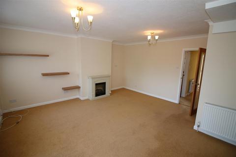 3 bedroom terraced house to rent, Rashleigh Avenue, Saltash