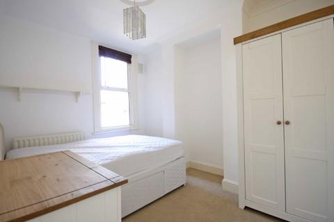 2 bedroom flat to rent, Ducie Street, London SW4