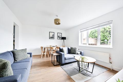 3 bedroom maisonette to rent, Windmill Close, London