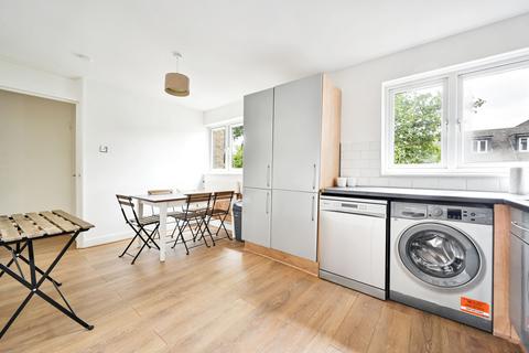 3 bedroom maisonette to rent, Windmill Close, London