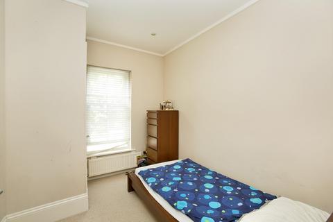 2 bedroom flat to rent, Kingswood Court, Marchmont Road, Richmond